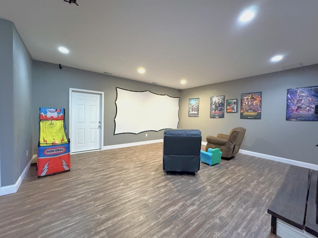 living area with visible vents, baseboards, wood finished floors, and recessed lighting