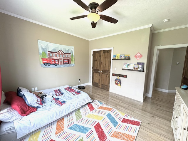 bedroom with light wood-type flooring, baseboards, ceiling fan, and crown molding