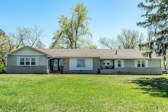 133 Sutherland Ave, Mountain Grove, MO 65711 - single story home with a shingled roof and a front yard