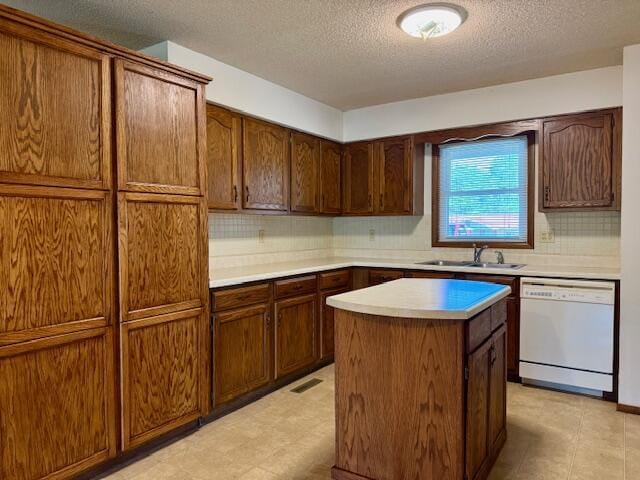 700 Ridgeway, Mountain View, MO 65548 - kitchen featuring a sink, a textured ceiling, visible vents, dishwasher, and a kitchen island