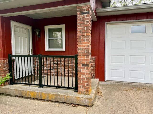 700 Ridgeway, Mountain View, MO 65548 - view of exterior entry featuring a porch and a garage