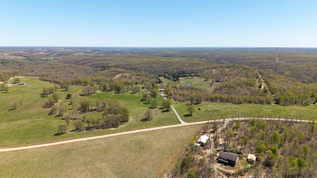 birds eye view of property featuring a forest view