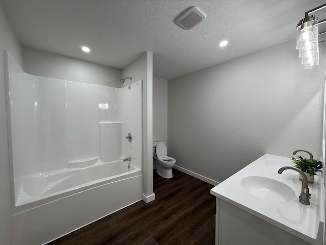 full bath featuring wood finished floors, visible vents, toilet, a sink, and baseboards