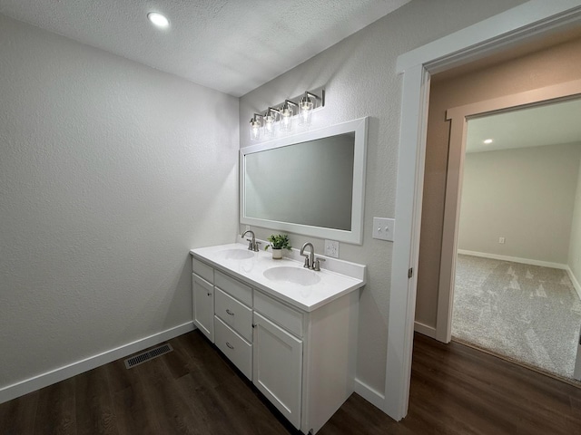 full bath featuring wood finished floors, visible vents, and a sink