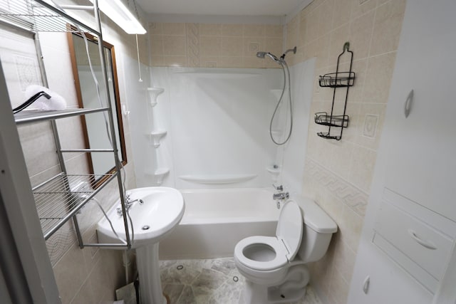419 E Olive St, Bolivar, MO 65613 - full bath featuring tile walls, toilet, and bathtub / shower combination
