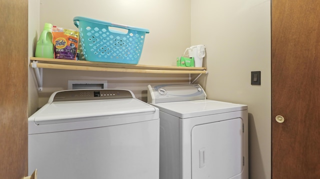 402 Lake, Mountain Grove, MO 65711 - laundry area featuring washing machine and clothes dryer and laundry area