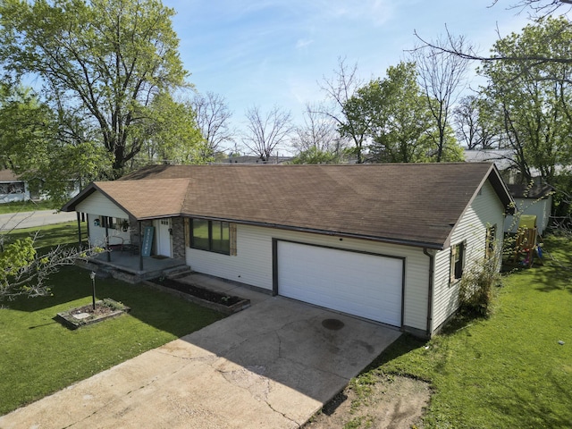 402 Lake, Mountain Grove, MO 65711 - ranch-style home featuring concrete driveway, roof with shingles, and a front yard
