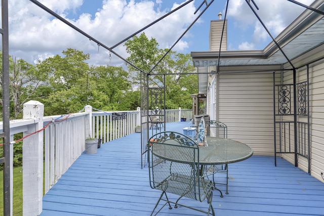 deck with outdoor dining space
