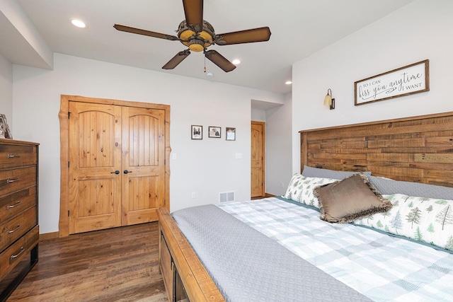 bedroom with ceiling fan, dark wood-type flooring, visible vents, and recessed lighting