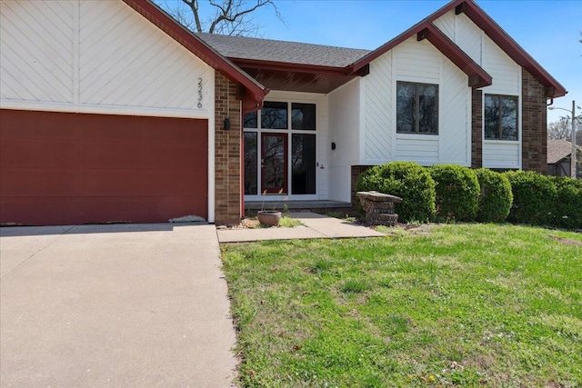 2236 E Marlan Ct, Springfield, MO 65802 - single story home featuring concrete driveway, an attached garage, a shingled roof, and a front yard