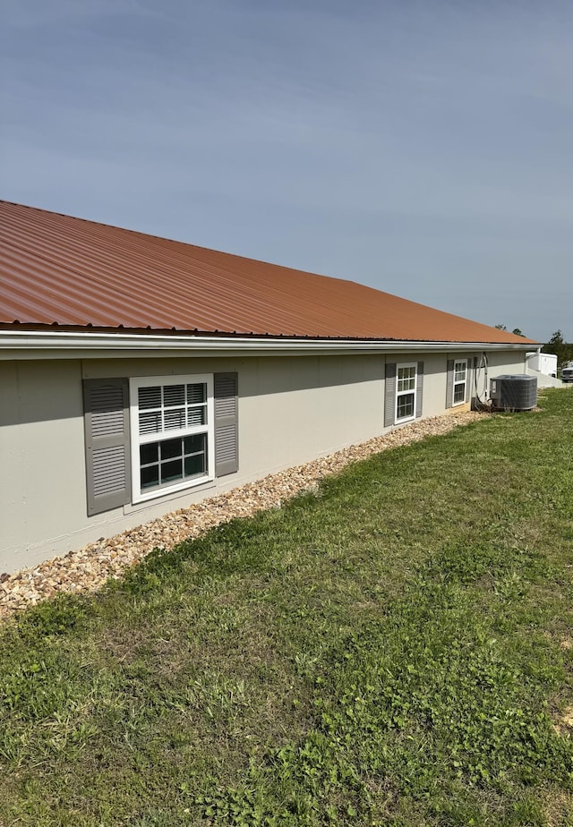 3600 Steven Dr, Cabool, MO 65689 - view of home's exterior featuring a yard and metal roof