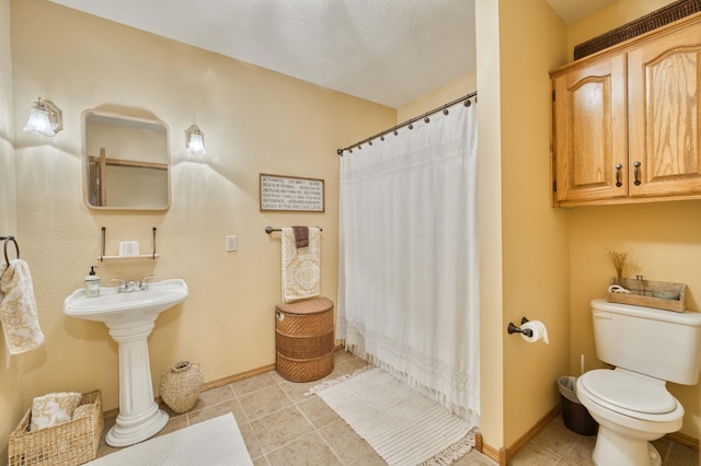 50 Tall Tree Dr, Strafford, MO 65757 - full bath featuring a sink, baseboards, toilet, tile patterned flooring, and a shower with shower curtain