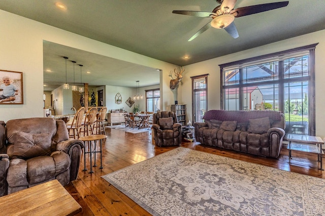 19800 Providence Dr, Lebanon, MO 65536 - living area featuring wood-type flooring, a ceiling fan, and recessed lighting