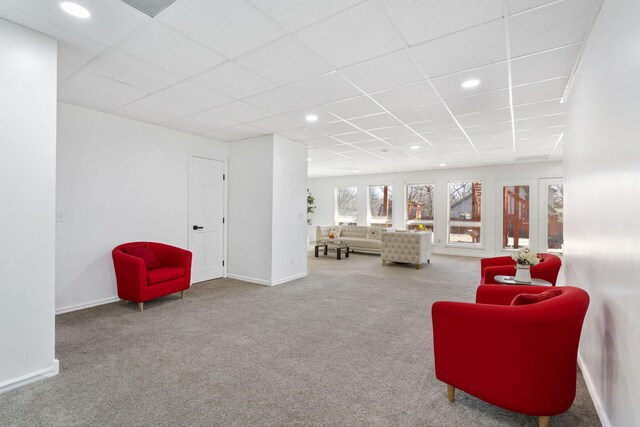 living area with recessed lighting, a paneled ceiling, baseboards, and carpet