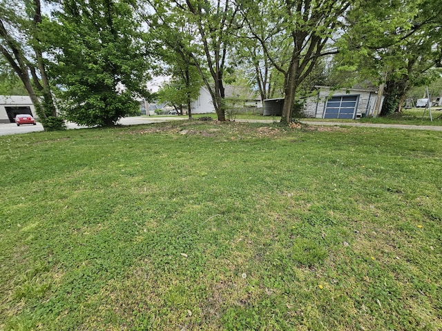 view of yard with a garage