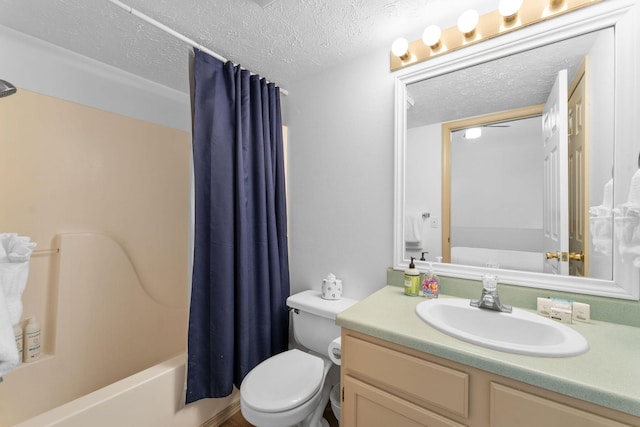 520 Abby Ln Unit 8, Branson, MO 65616 - full bath featuring a textured ceiling, toilet, vanity, and shower / bath combo