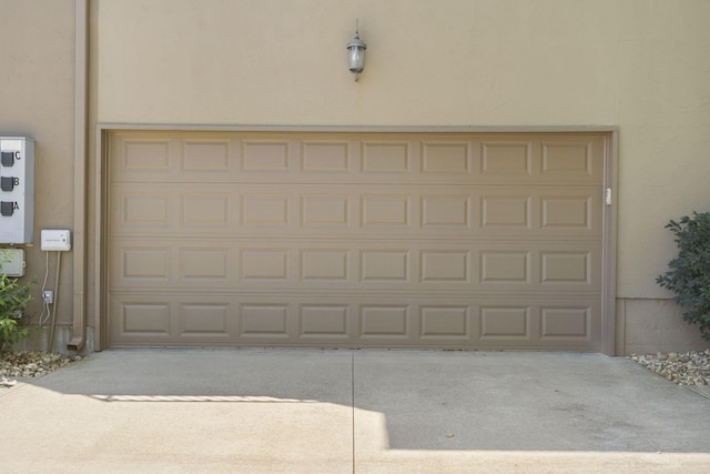 140 S Tuscany Dr Unit C, Hollister, MO 65672 - garage featuring concrete driveway