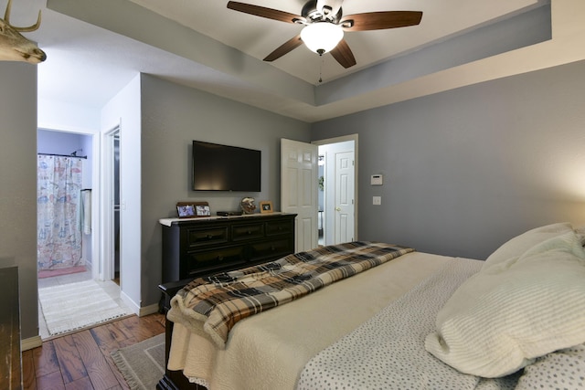 301 Oakview Dr, Ridgedale, MO 65739 - bedroom featuring dark wood-style floors, baseboards, ceiling fan, and a tray ceiling