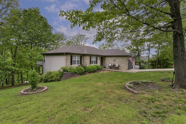 301 Oakview Dr, Ridgedale, MO 65739 - single story home featuring a garage, a front yard, driveway, and stone siding