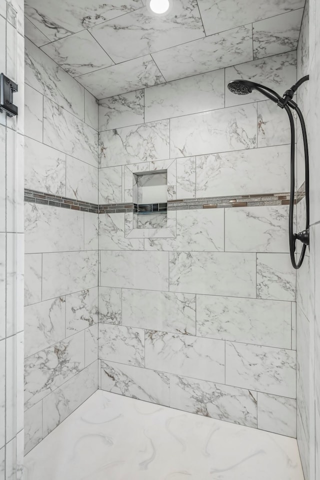 bathroom featuring tiled shower