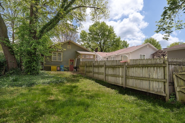 937 S Fremont Ave, Springfield, MO 65804 - view of yard with fence
