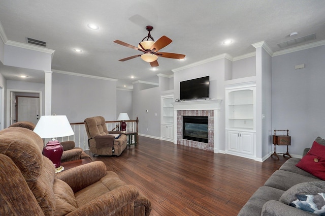 living area featuring recessed lighting, a ceiling fan, visible vents, baseboards, and wood finished floors