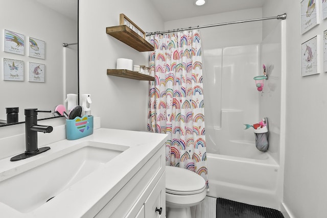 full bath featuring toilet, recessed lighting, shower / tub combo with curtain, and vanity