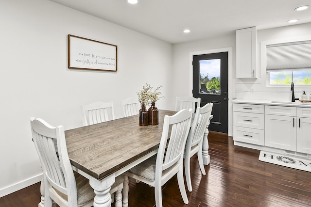 dining space featuring dark wood-style floors, recessed lighting, and baseboards