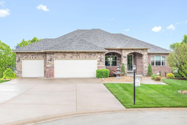 view of front of property featuring a shingled roof, a front yard, concrete driveway, and an attached garage