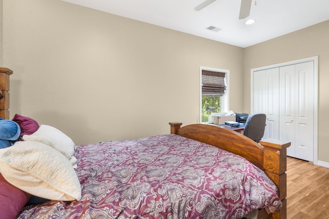 bedroom featuring light wood-style flooring, visible vents, a closet, recessed lighting, and a ceiling fan