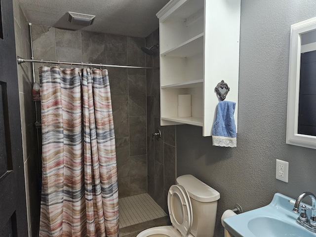 full bath with a sink, visible vents, toilet, and tiled shower