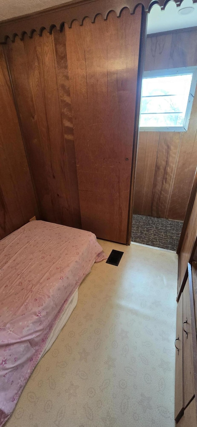 22684 Forest Ln, Hermitage, MO 65668 - bedroom featuring light colored carpet