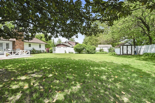 1522 S Oakland Ave, Bolivar, MO 65613 - view of yard featuring a fenced backyard, an outdoor structure, and a storage shed