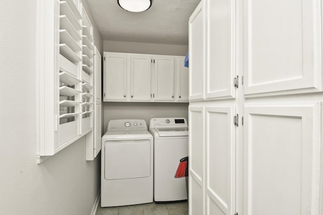 1522 S Oakland Ave, Bolivar, MO 65613 - clothes washing area featuring baseboards, washer and clothes dryer, a textured ceiling, cabinet space, and light tile patterned floors