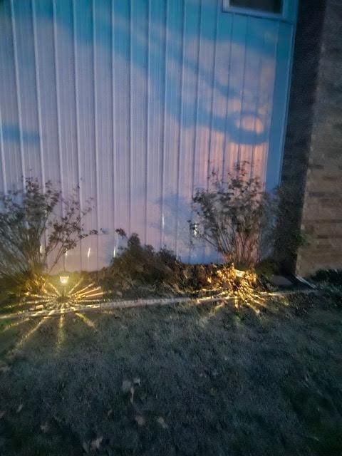 410 White Oak Dr, El Dorado Springs, MO 64744 - view of yard