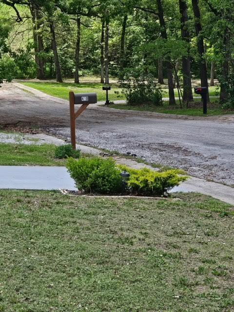 410 White Oak Dr, El Dorado Springs, MO 64744 - view of community featuring a yard