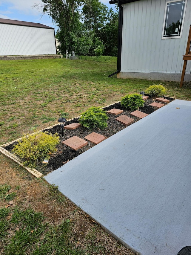 410 White Oak Dr, El Dorado Springs, MO 64744 - view of green lawn