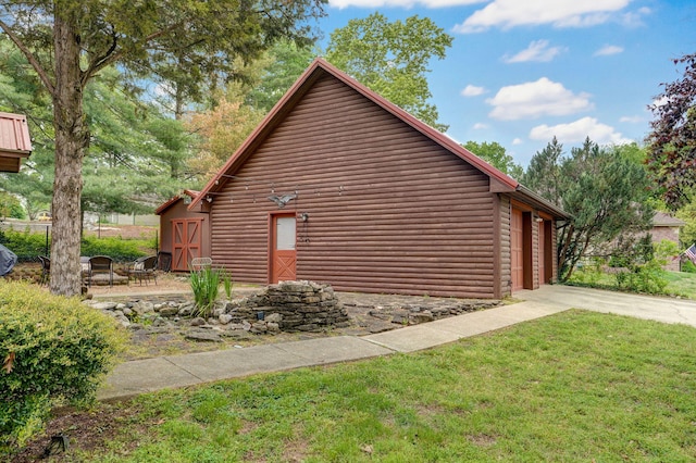121 Waverly St, Hollister, MO 65672 - view of side of property featuring a lawn, a garage, and log veneer siding