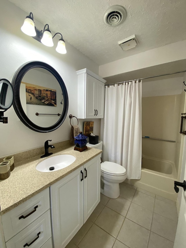 full bath with visible vents, shower / bath combo with shower curtain, vanity, toilet, and tile patterned floors