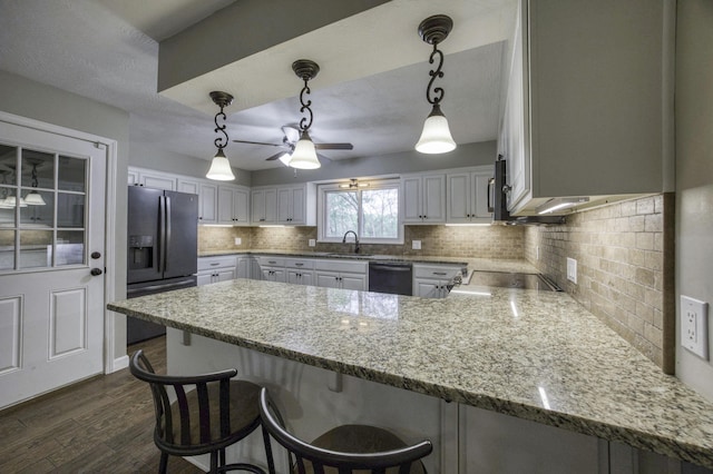 kitchen featuring a sink, black dishwasher, a peninsula, a ceiling fan, and refrigerator with ice dispenser