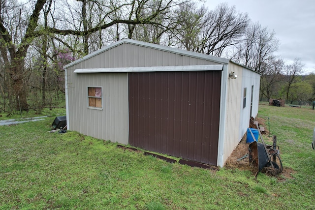 view of pole building featuring a lawn