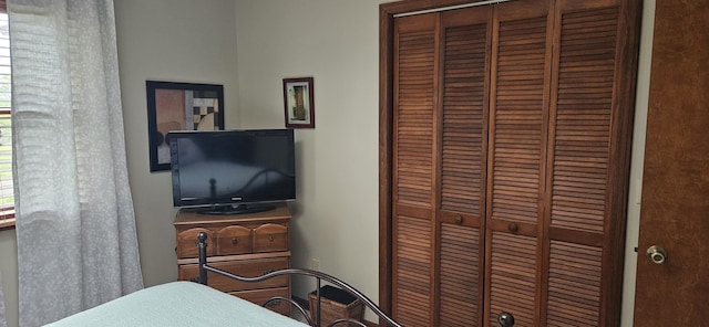 bedroom featuring a closet