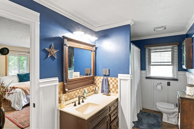 ensuite bathroom featuring connected bathroom, vanity, toilet, a textured ceiling, and visible vents