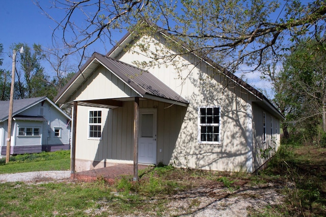 view of front of property with metal roof
