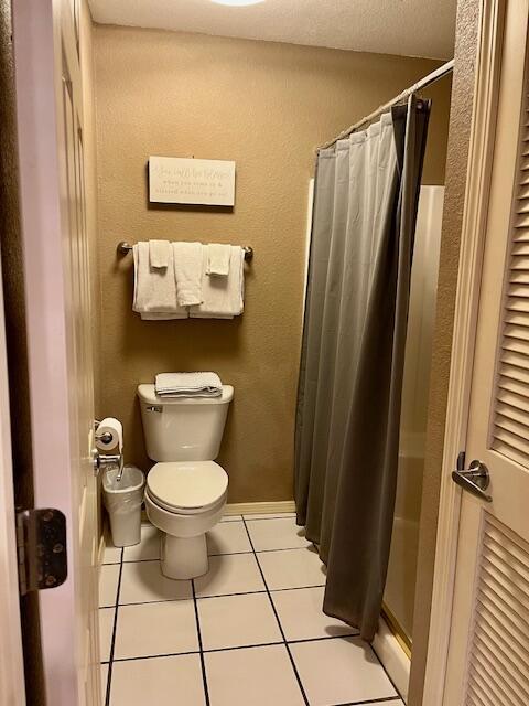530 Spring Creek Ct Unit 7, Branson, MO 65616 - full bath with tile patterned flooring and curtained shower