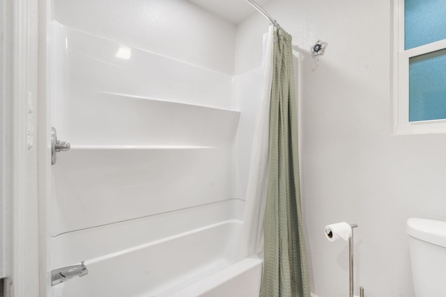 full bathroom with toilet and shower / bath combo with shower curtain