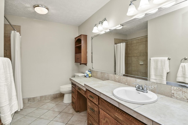 full bathroom featuring a shower with curtain, tile patterned flooring, toilet, and a textured ceiling
