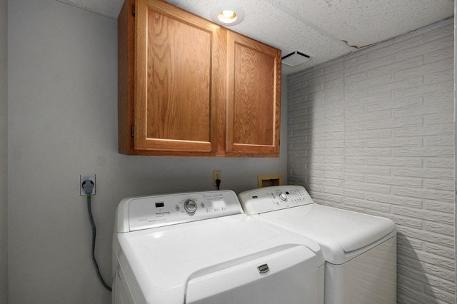 523 E Camino St, Springfield, MO 65810 - laundry room with visible vents, cabinet space, and washer and clothes dryer
