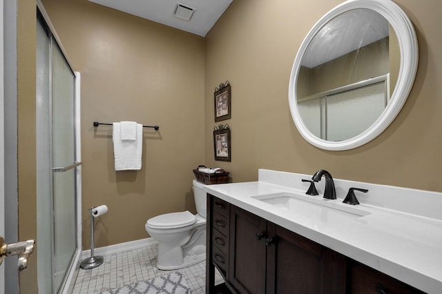 full bath with visible vents, vanity, toilet, baseboards, and a stall shower