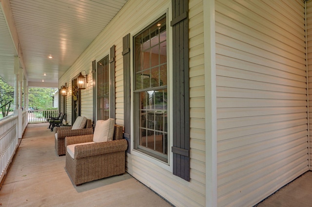 view of patio / terrace with covered porch